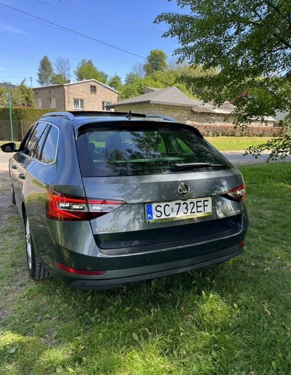 Skoda Superb cena 72900 przebieg: 177000, rok produkcji 2017 z Częstochowa małe 562